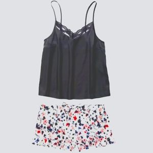 Pajama set, colors Blue and White Print. New with tags (READ THE DESCRIPTION)